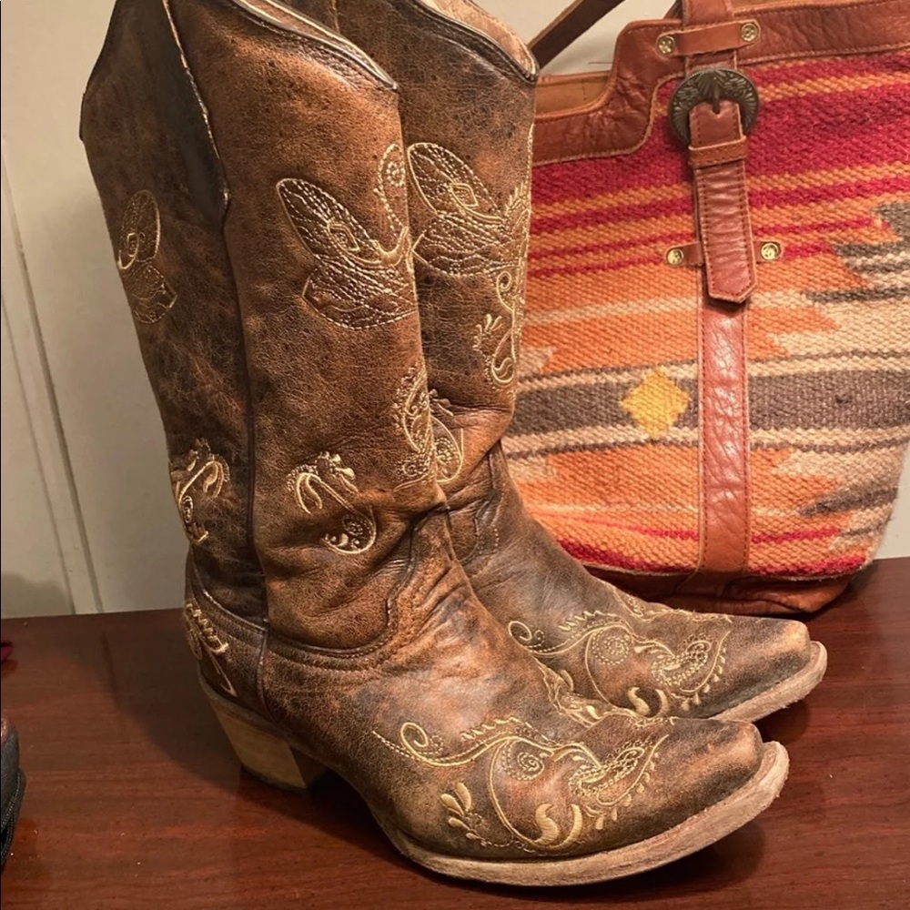 Corral boots